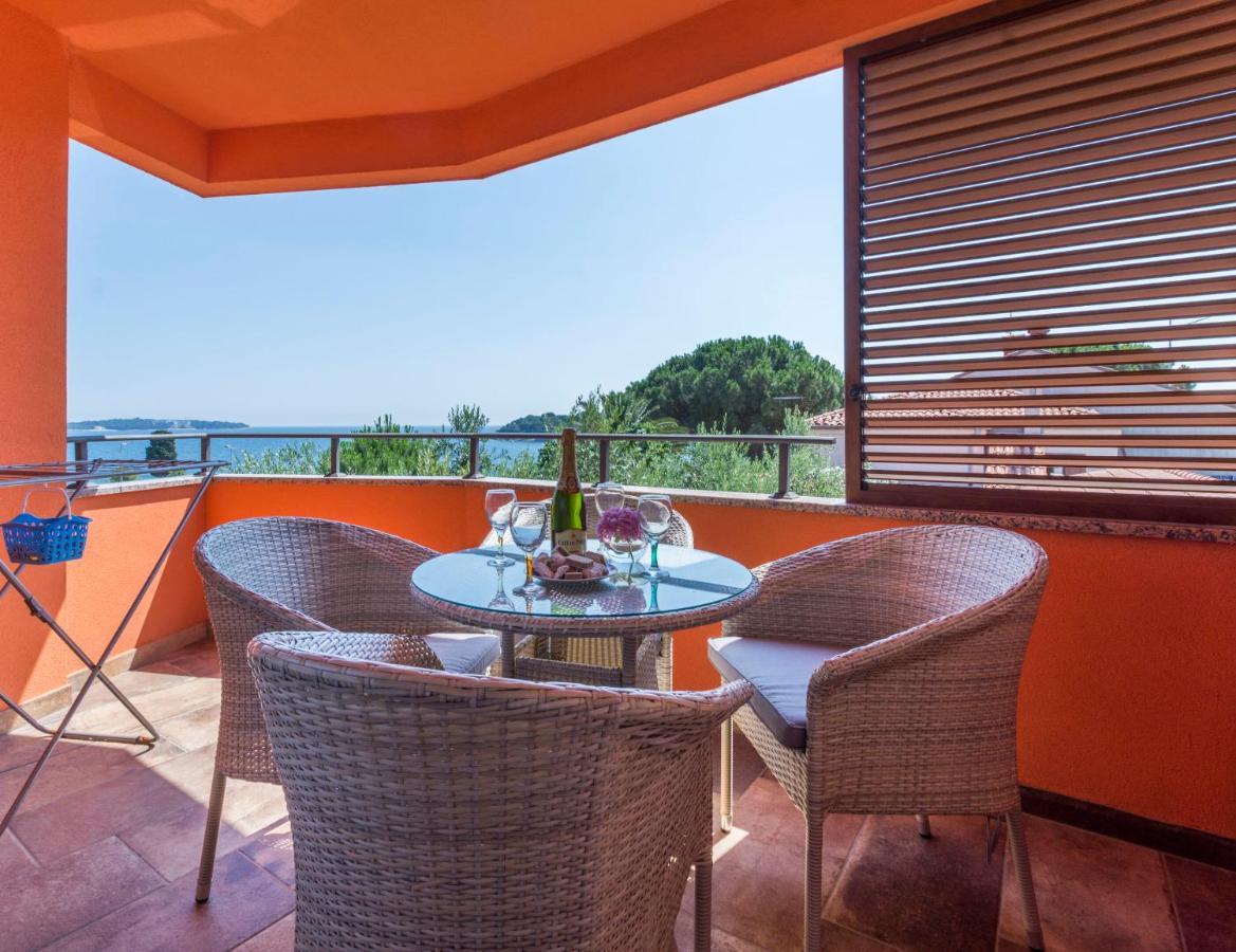 Apartments Petra Near Beach Veruda Exterior photo