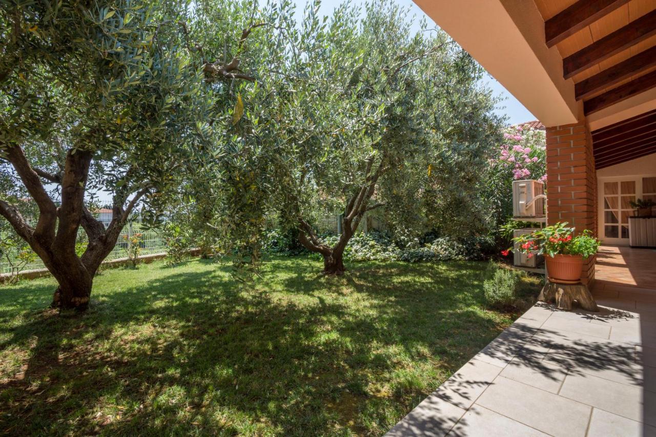 Apartments Petra Near Beach Veruda Exterior photo