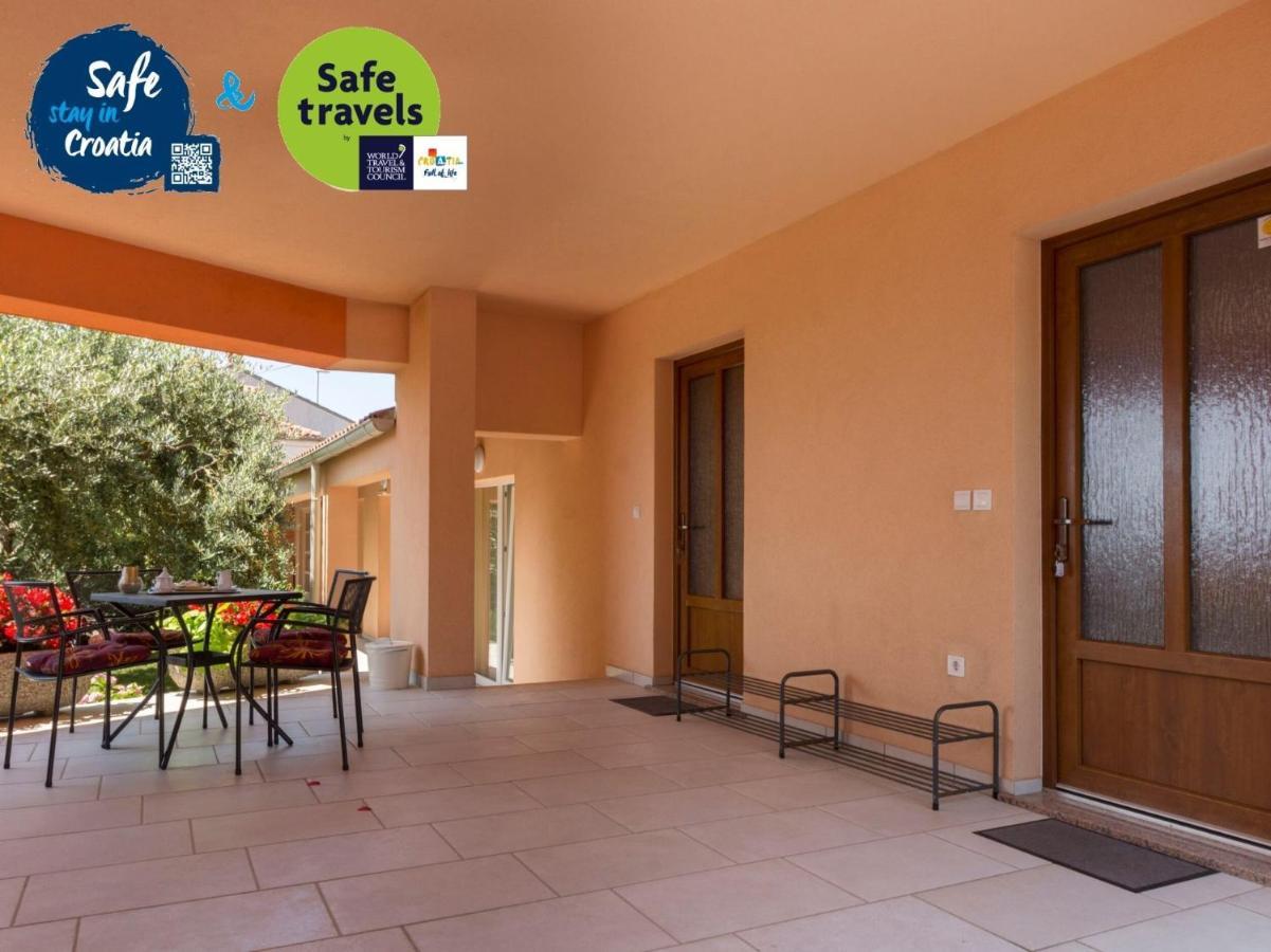 Apartments Petra Near Beach Veruda Exterior photo