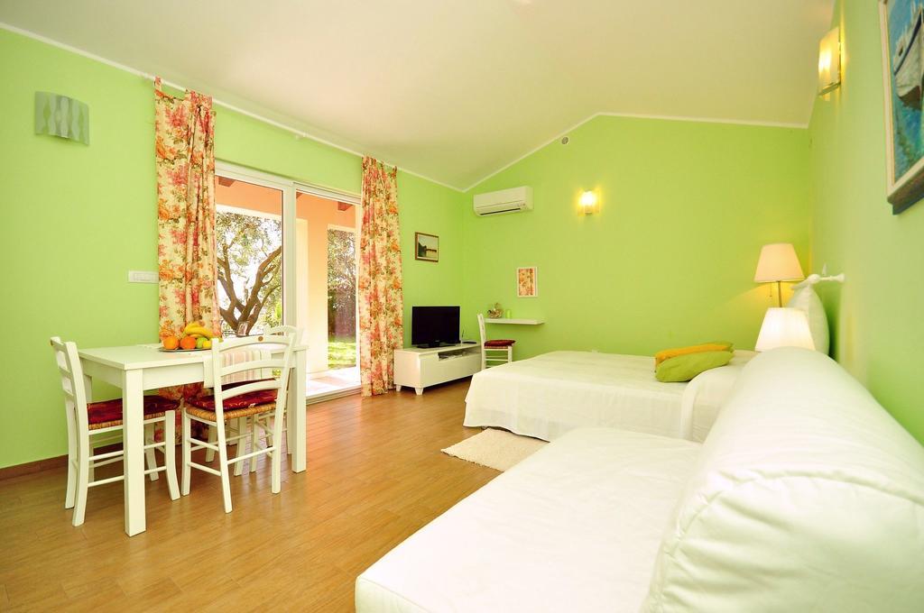 Apartments Petra Near Beach Veruda Exterior photo