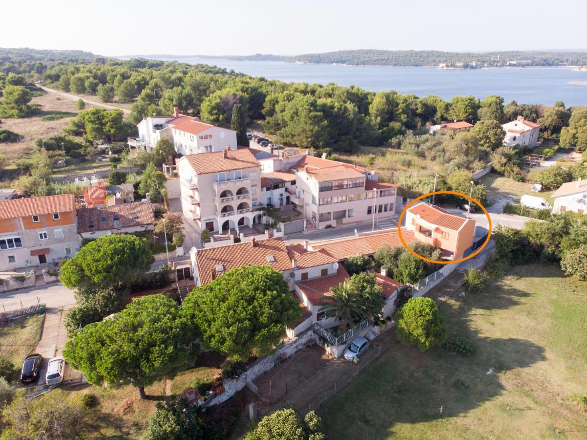 Apartments Petra Near Beach Veruda Exterior photo